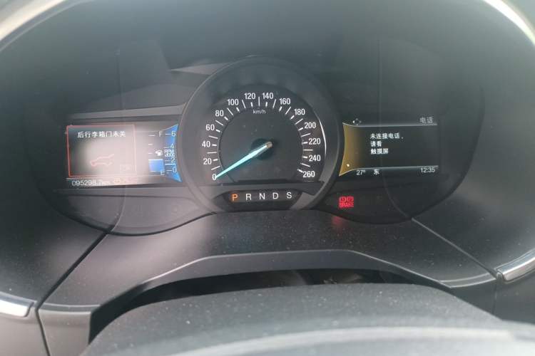Used Ford Edge 2018 EcoBoost 245 Two-Wheel-Drive Sporty 7-Seater Instrument Cluster