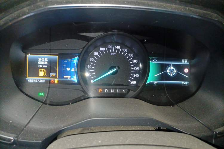 Used Ford Edge 2018 EcoBoost 245 Four-Wheel Drive Titanium 7-Seater Instrument Cluster