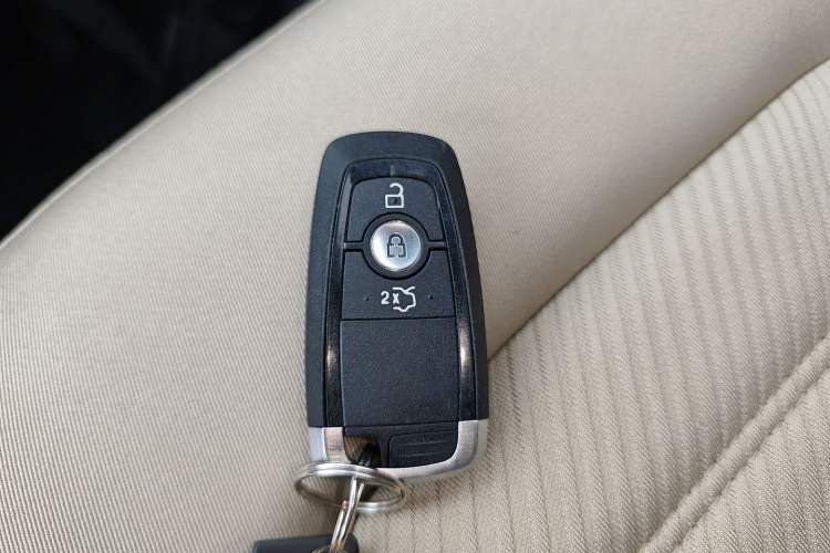 Used Ford Edge 2018 EcoBoost 245 Two-Wheel-Drive Titanium 5-Seater China V Standard Interior 1