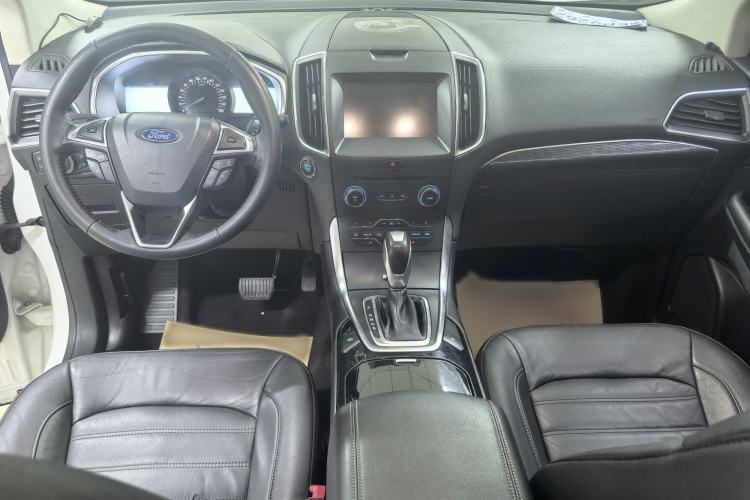 Used Ford Edge 2018 EcoBoost 245 Four-Wheel Drive Titanium 7-Seater Interior 1