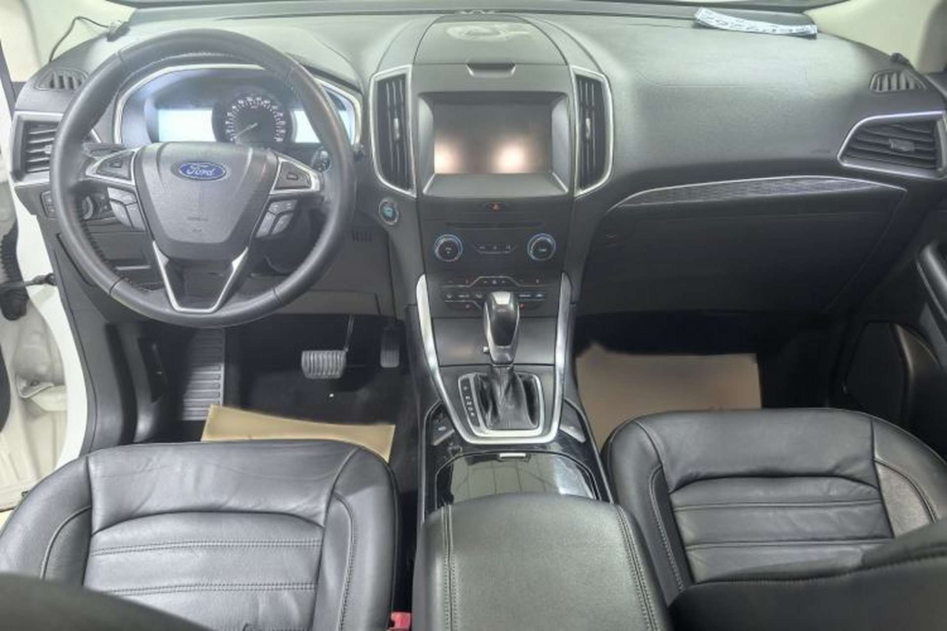 Used Ford Edge 2018 EcoBoost 245 Four-Wheel Drive Titanium 7-Seater Interior 1