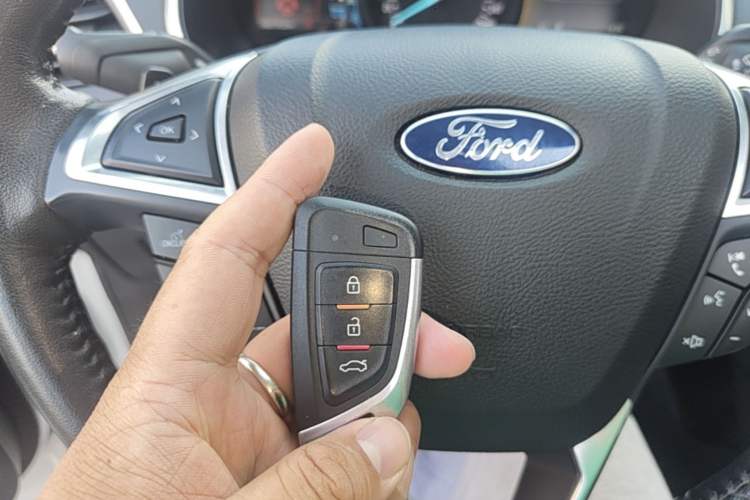 Used Ford Edge 2018 EcoBoost 245 Two-Wheel-Drive Titanium 7-Seater China V Standard Interior 1