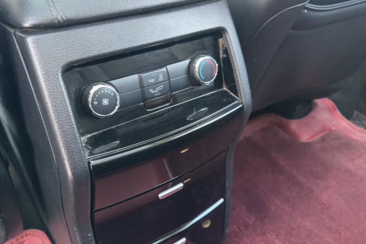 Used Ford Edge 2018 EcoBoost 245 Two-Wheel-Drive Platinum Edition 7-Seater China V Emission Standard Interior 1