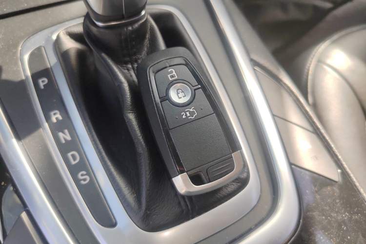 Used Ford Edge 2018 EcoBoost 245 Four-Wheel Drive Titanium 7-Seater Interior 1