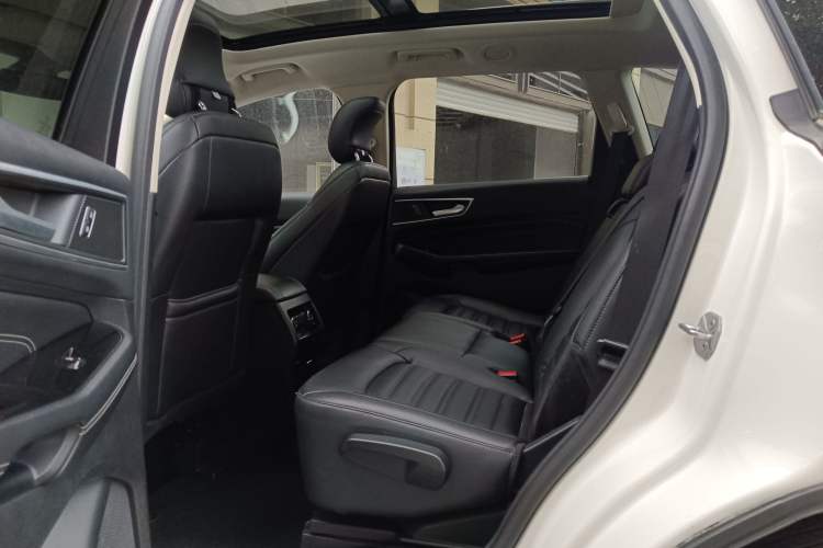 Used Ford Edge 2018 EcoBoost 245 Two-Wheel-Drive Titanium 7-Seater China VI Standard Interior 1