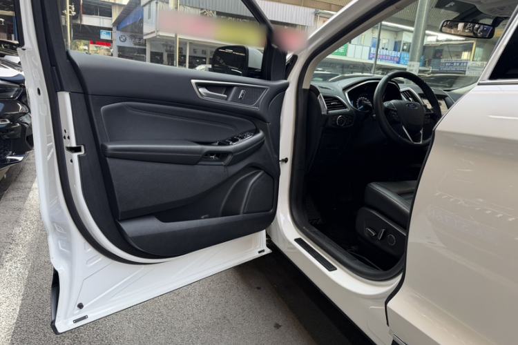 Used Ford Edge 2018 EcoBoost 245 Two-Wheel-Drive Titanium 7-Seater China V Standard Interior 1