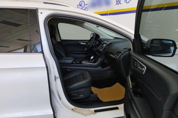 Used Ford Edge 2018 EcoBoost 245 Two-Wheel-Drive Titanium 7-Seater China V Standard Interior 11