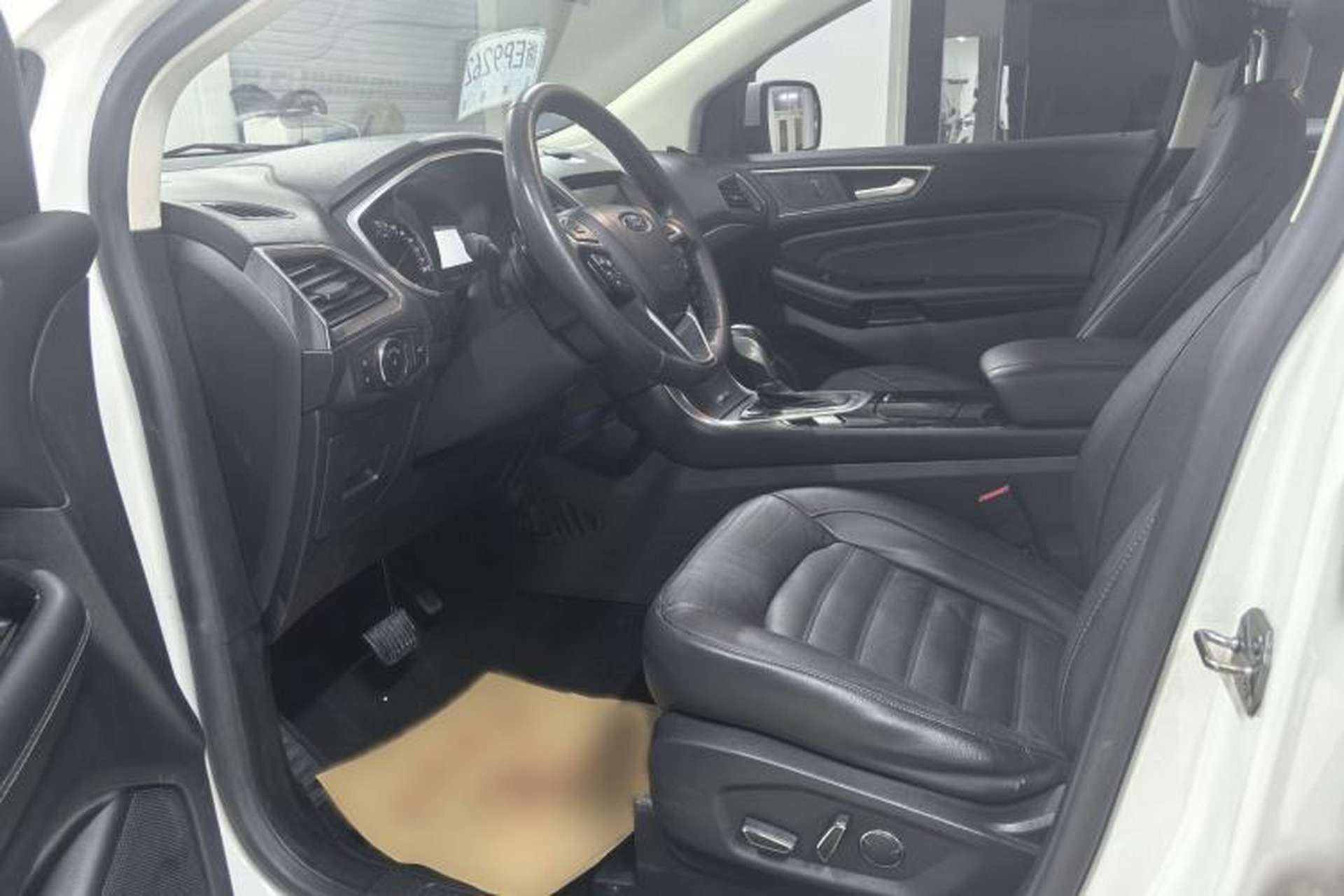 Used Ford Edge 2018 EcoBoost 245 Four-Wheel Drive Titanium 7-Seater Interior 2
