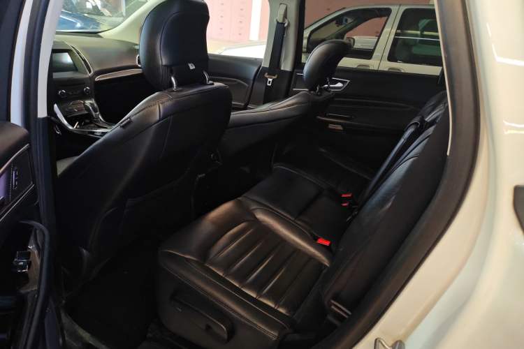 Used Ford Edge 2018 EcoBoost 245 Two-Wheel-Drive Titanium 7-Seater China V Standard Interior 2