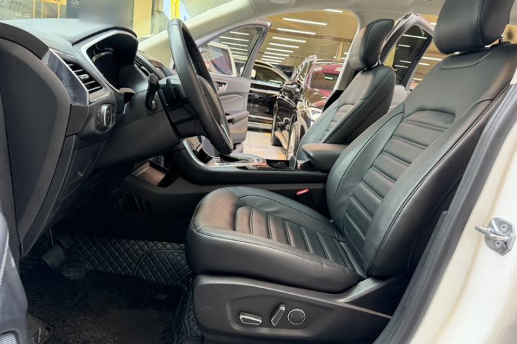 Used Ford Edge 2018 EcoBoost 245 Two-Wheel-Drive Titanium 7-Seater China V Standard Interior 2