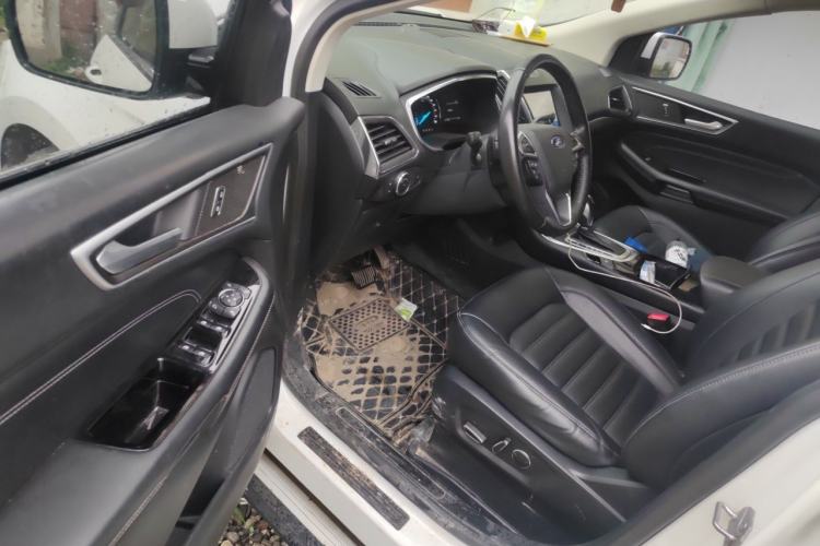 Used Ford Edge 2018 EcoBoost 245 Two-Wheel-Drive Titanium 7-Seater China VI Standard Interior 3