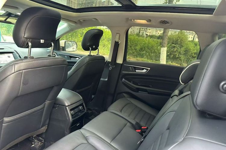 Used Ford Edge 2018 EcoBoost 245 Two-Wheel-Drive Titanium 7-Seater China V Standard Interior 3