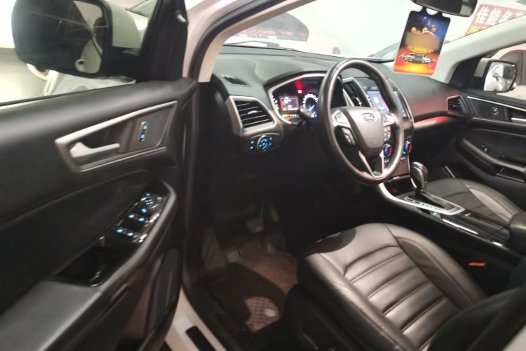 Used Ford Edge 2018 EcoBoost 245 Two-Wheel-Drive Platinum Edition 5 Seats Interior 3