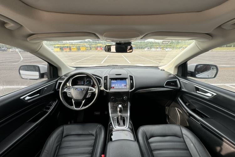 Used Ford Edge 2018 EcoBoost 245 Two-Wheel-Drive Titanium 7-Seater China V Standard Interior 3