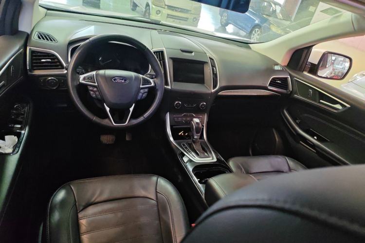 Used Ford Edge 2018 EcoBoost 245 Two-Wheel-Drive Titanium 7-Seater China V Standard Interior 3