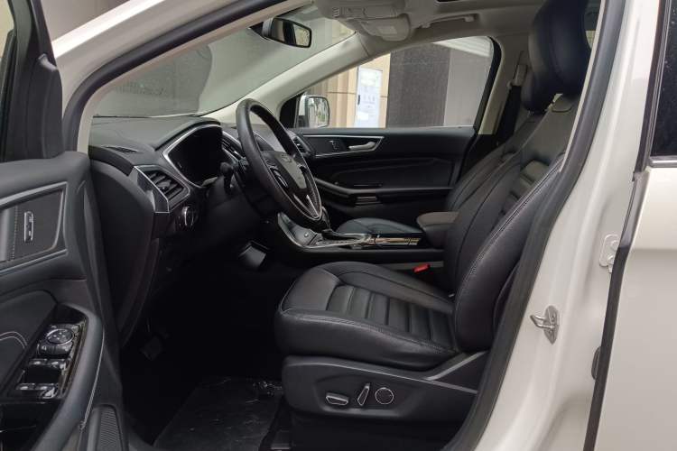 Used Ford Edge 2018 EcoBoost 245 Two-Wheel-Drive Titanium 7-Seater China VI Standard Interior 3