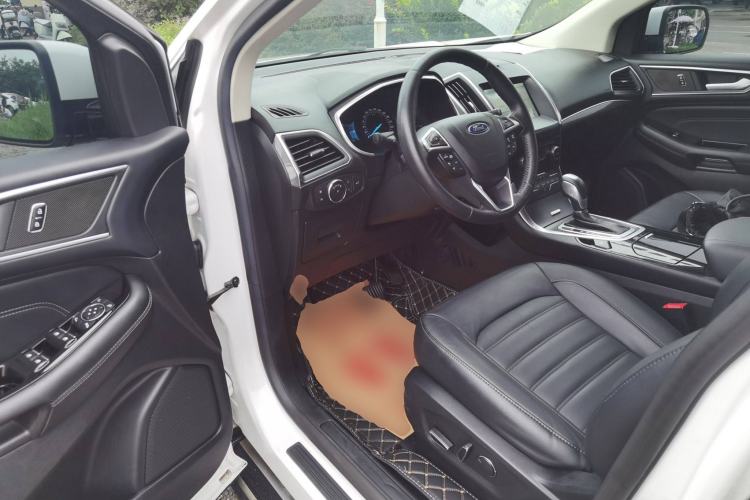 Used Ford Edge 2018 EcoBoost 245 Two-Wheel-Drive Titanium 7-Seater China V Standard Interior 3