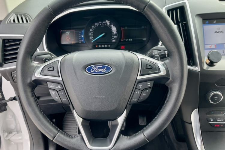 Used Ford Edge 2018 EcoBoost 245 Two-Wheel-Drive Titanium 7-Seater China V Standard Interior 3