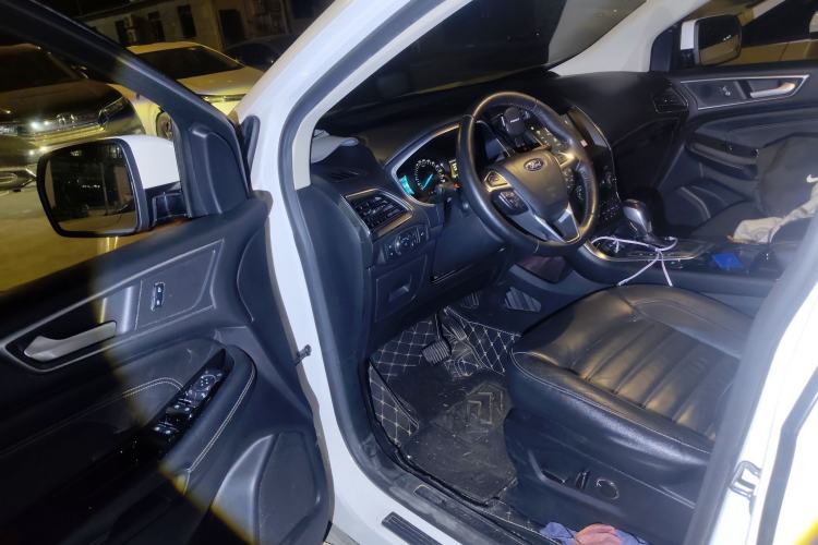 Used Ford Edge 2018 EcoBoost 245 Two-Wheel-Drive Titanium 7-Seater China V Standard Interior 3