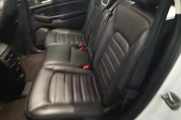 Used Ford Edge 2018 EcoBoost 245 Two-Wheel-Drive Platinum Edition 5 Seats Interior 4