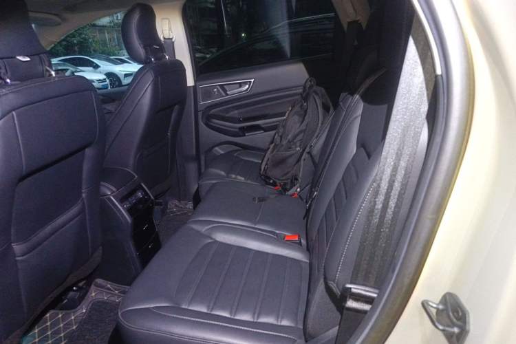 Used Ford Edge 2018 EcoBoost 245 Two-Wheel-Drive Titanium 7-Seater China V Standard Interior 4