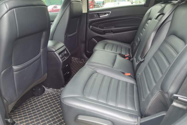 Used Ford Edge 2018 EcoBoost 245 Two-Wheel-Drive Titanium 7-Seater China V Standard Interior 4
