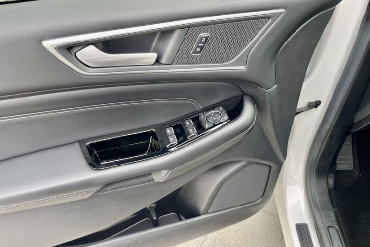 Used Ford Edge 2018 EcoBoost 245 Two-Wheel-Drive Titanium 7-Seater China V Standard Interior 7