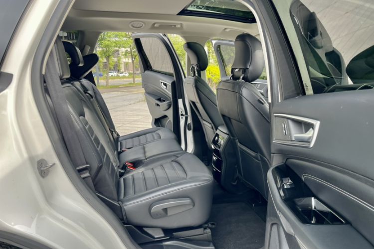 Used Ford Edge 2018 EcoBoost 245 Two-Wheel-Drive Titanium 7-Seater China V Standard Interior 9