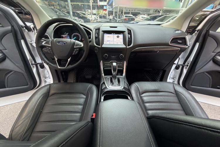 Used Ford Edge 2018 EcoBoost 245 Two-Wheel-Drive Titanium 7-Seater China V Standard Interior 9