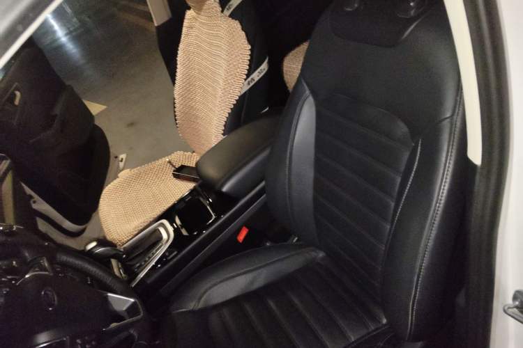 Used Ford Edge 2018 EcoBoost 245 Two-Wheel-Drive Platinum Edition 5 Seats Left Front Seat