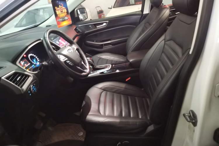 Used Ford Edge 2018 EcoBoost 245 Two-Wheel-Drive Platinum Edition 5 Seats Left Front Seat