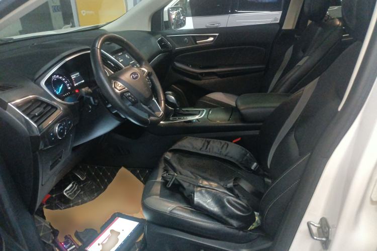 Used Ford Edge 2018 EcoBoost 245 Two-Wheel-Drive Sporty 7-Seater Left Front Seat