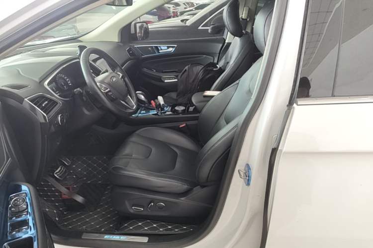 Used Ford Edge 2018 EcoBoost 245 Four-Wheel Drive Titanium 7-Seater Left Front Seat