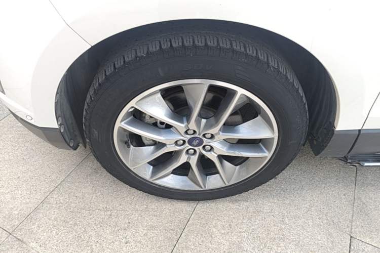 Used Ford Edge 2018 EcoBoost 245 Four-Wheel Drive Titanium 7-Seater Left Front Wheel Hub