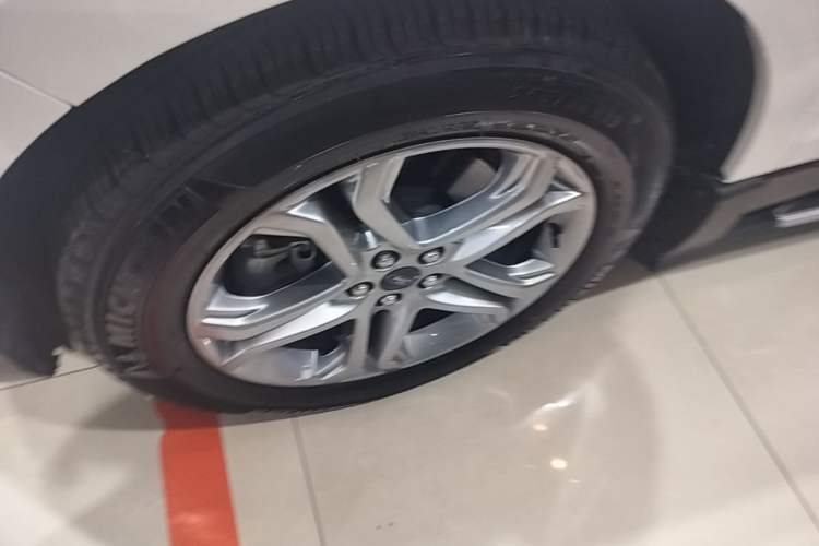 Used Ford Edge 2018 EcoBoost 245 Two-Wheel-Drive Titanium 7-Seater China V Standard Left Front Wheel Hub