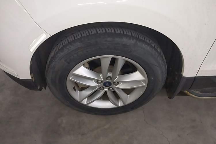 Used Ford Edge 2018 EcoBoost 245 Two-Wheel-Drive Platinum Edition 5 Seats Left Front Wheel Hub