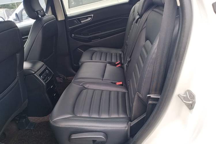 Used Ford Edge 2018 EcoBoost 245 Two-Wheel-Drive Titanium 7-Seater China VI Standard Left Rear Seat