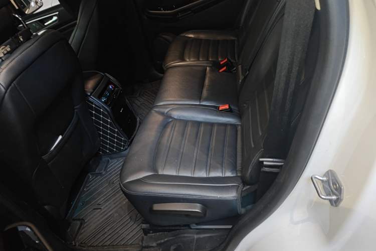 Used Ford Edge 2018 EcoBoost 245 Two-Wheel-Drive Titanium 7-Seater China V Standard Left Rear Seat