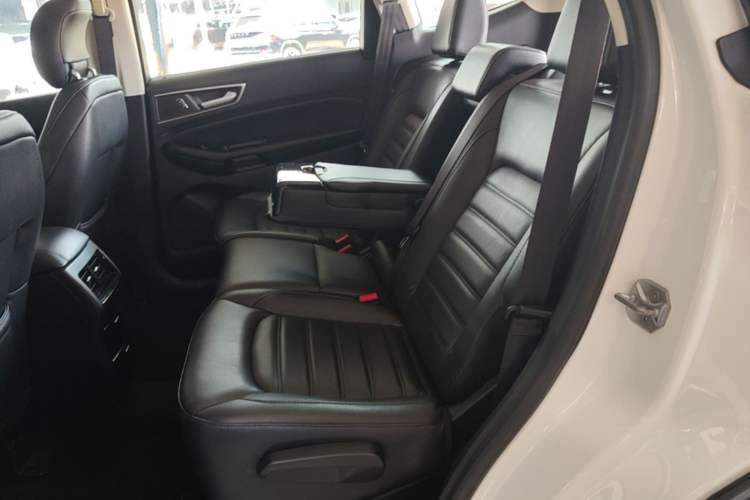 Used Ford Edge 2018 EcoBoost 245 Two-Wheel-Drive Platinum Edition 5 Seats Left Rear Seat