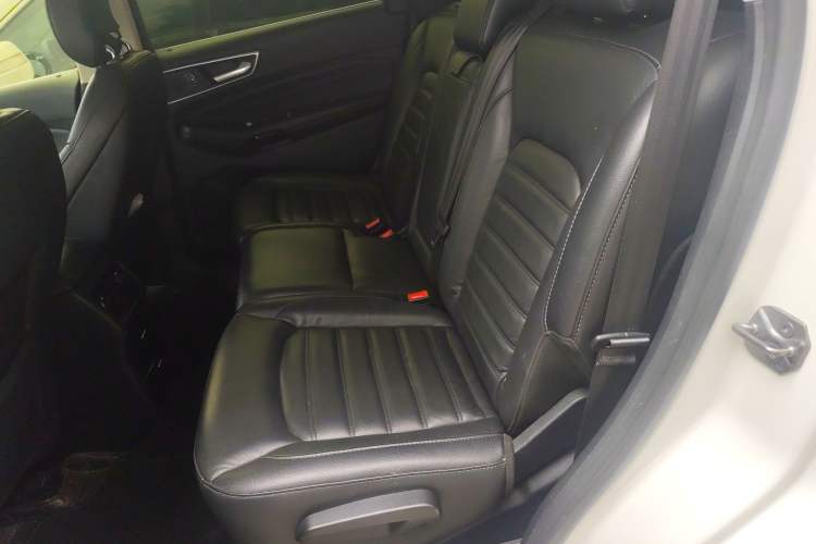 Used Ford Edge 2018 EcoBoost 245 Two-Wheel-Drive Titanium 7-Seater China VI Standard Left Rear Seat