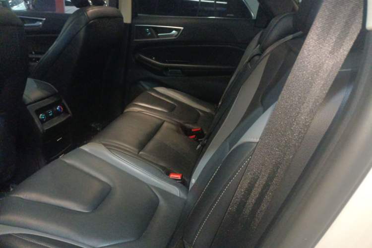 Used Ford Edge 2018 EcoBoost 245 Two-Wheel-Drive Sporty 7-Seater Left Rear Seat
