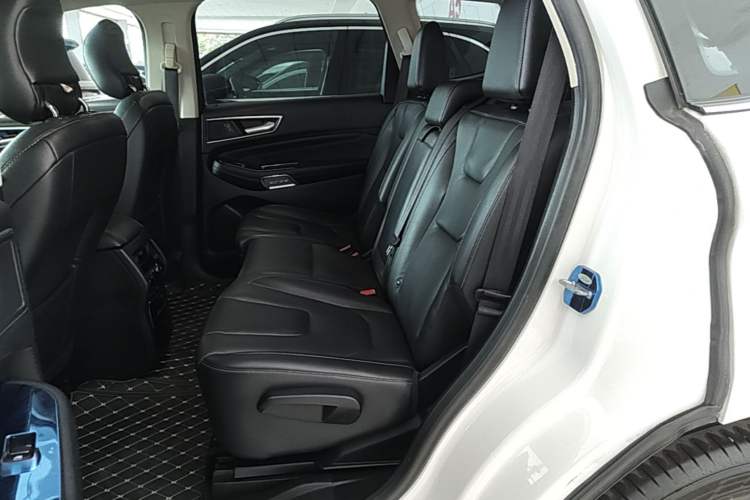 Used Ford Edge 2018 EcoBoost 245 Four-Wheel Drive Titanium 7-Seater Left Rear Seat