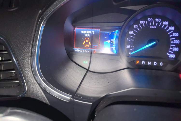 Used Ford Edge 2018 EcoBoost 245 Two-Wheel-Drive Titanium 7-Seater China V Standard Odometer Close Up