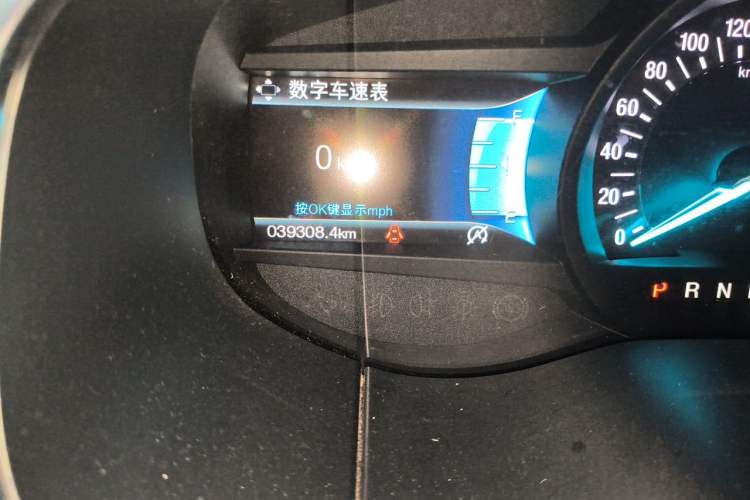Used Ford Edge 2018 EcoBoost 245 Two-Wheel-Drive Titanium 7-Seater China V Standard Odometer Close Up
