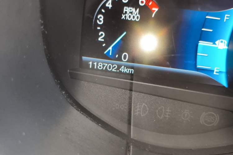 Used Ford Edge 2018 EcoBoost 245 Two-Wheel-Drive Titanium 7-Seater China V Standard Odometer Close Up