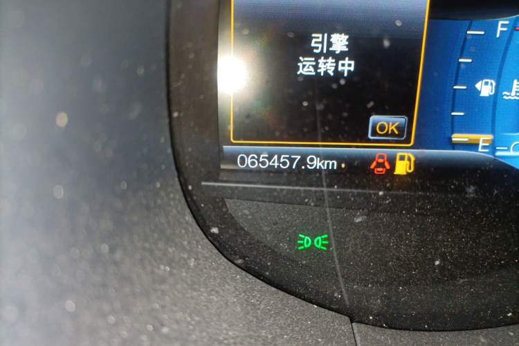 Used Ford Edge 2018 EcoBoost 245 Four-Wheel Drive Titanium 7-Seater Odometer Close Up