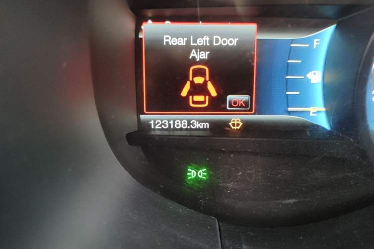 Used Ford Edge 2018 EcoBoost 245 Two-Wheel-Drive Titanium 7-Seater China VI Standard Odometer Close Up