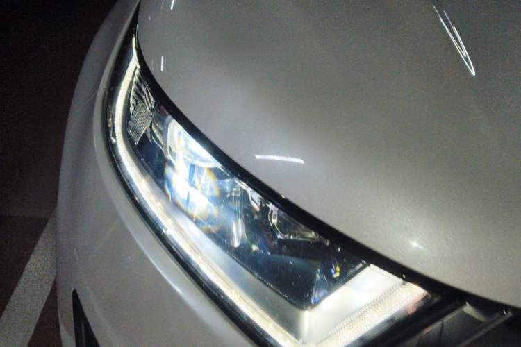 Used Ford Edge 2018 EcoBoost 245 Four-Wheel Drive Titanium 7-Seater Right Front Headlight