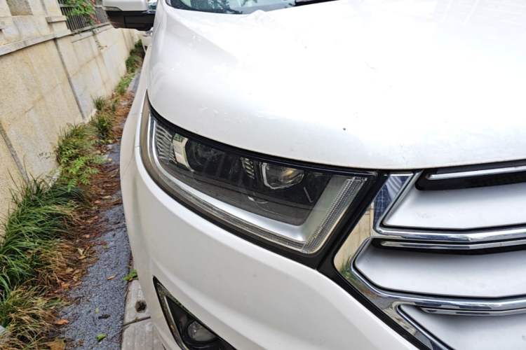 Used Ford Edge 2018 EcoBoost 245 Four-Wheel Drive Titanium 7-Seater Right Front Headlight