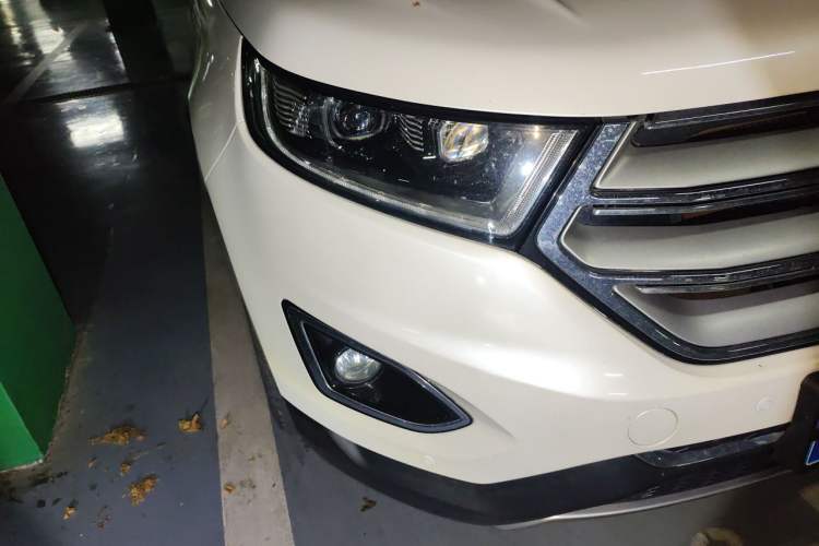 Used Ford Edge 2018 EcoBoost 245 Four-Wheel Drive Titanium 7-Seater Right Front Headlight